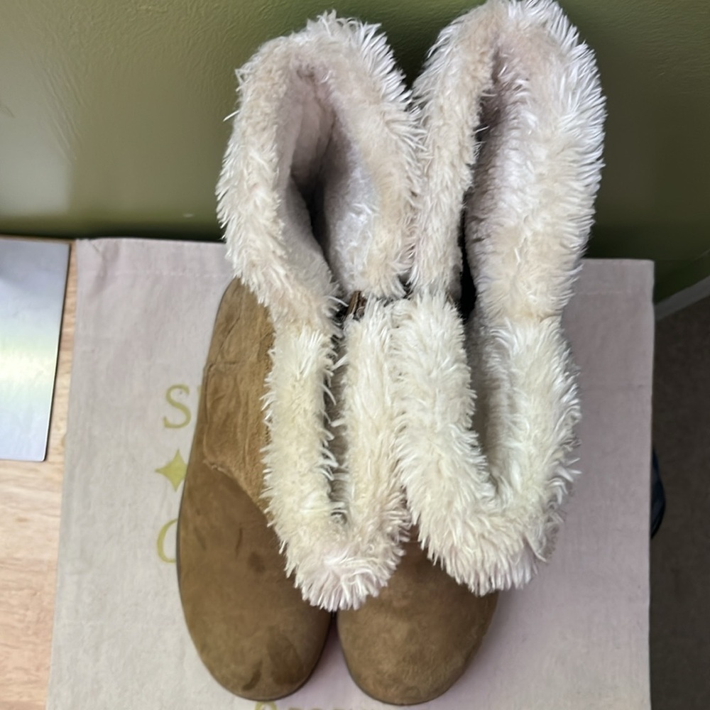👢Genuine Suede Tan Boots With Faux Fur Lining-Size 7 , Like New 👢 - Picture 3 of 9